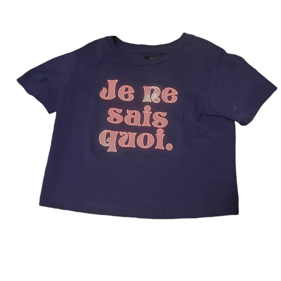 “ Je ne sais quoi “ cropped graphic tee by Tout á coup - Picture 2 of 4